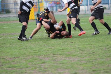 Odessa, Ukrayna - 29 Eylül 2018: Final Oyunları Şampiyonası Ukrayna'nın en güçlü takımları Rugby-7. Rugby topu alan üzerinde. Rugby topu için ağır mücadele sahip. Takım sporcular oyuncular sahada