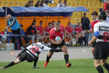 Odessa, Ukrayna - 29 Eylül 2018: Final Oyunları Şampiyonası Ukrayna'nın en güçlü takımları Rugby-7. Rugby topu alan üzerinde. Rugby topu için ağır mücadele sahip. Takım sporcular oyuncular sahada