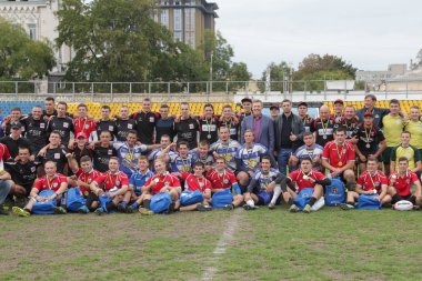 Odessa, Ukrayna - 29 Eylül 2018: Final Oyunları Şampiyonası Ukrayna'nın en güçlü takımları Rugby-7. Rugby topu alan üzerinde. Rugby topu için ağır mücadele sahip. Takım sporcular oyuncular sahada