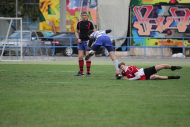 Odessa, Ukrayna - 29 Eylül 2018: Final Oyunları Şampiyonası Ukrayna'nın en güçlü takımları Rugby-7. Rugby topu alan üzerinde. Rugby topu için ağır mücadele sahip. Takım sporcular oyuncular sahada