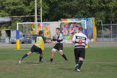 Odessa, Ukrayna - 29 Eylül 2018: Final Oyunları Şampiyonası Ukrayna'nın en güçlü takımları Rugby-7. Rugby topu alan üzerinde. Rugby topu için ağır mücadele sahip. Takım sporcular oyuncular sahada