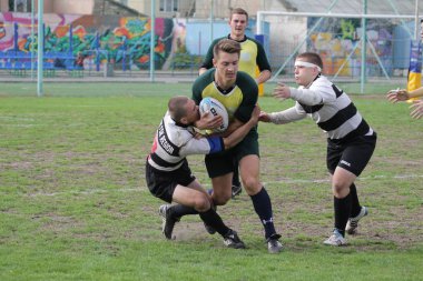 Odessa, Ukrayna - 29 Eylül 2018: Final Oyunları Şampiyonası Ukrayna'nın en güçlü takımları Rugby-7. Rugby topu alan üzerinde. Rugby topu için ağır mücadele sahip. Takım sporcular oyuncular sahada