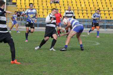 Odessa, Ukrayna - 29 Eylül 2018: Final Oyunları Şampiyonası Ukrayna'nın en güçlü takımları Rugby-7. Rugby topu alan üzerinde. Rugby topu için ağır mücadele sahip. Takım sporcular oyuncular sahada