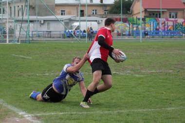 Odessa, Ukrayna - 29 Eylül 2018: Final Oyunları Şampiyonası Ukrayna'nın en güçlü takımları Rugby-7. Rugby topu alan üzerinde. Rugby topu için ağır mücadele sahip. Takım sporcular oyuncular sahada