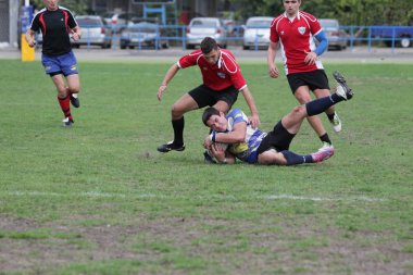 Odessa, Ukrayna - 29 Eylül 2018: Final Oyunları Şampiyonası Ukrayna'nın en güçlü takımları Rugby-7. Rugby topu alan üzerinde. Rugby topu için ağır mücadele sahip. Takım sporcular oyuncular sahada