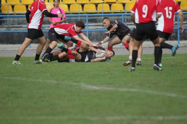 Odessa, Ukrayna - 29 Eylül 2018: Final Oyunları Şampiyonası Ukrayna'nın en güçlü takımları Rugby-7. Rugby topu alan üzerinde. Rugby topu için ağır mücadele sahip. Takım sporcular oyuncular sahada