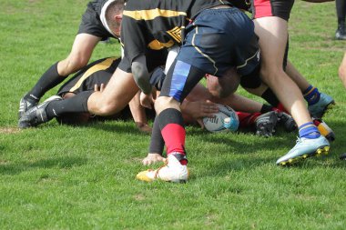 Odessa, Ukrayna - 29 Eylül 2018: Final Oyunları Şampiyonası Ukrayna'nın en güçlü takımları Rugby-7. Rugby topu alan üzerinde. Rugby topu için ağır mücadele sahip. Takım sporcular oyuncular sahada