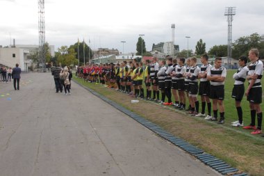 Odessa, Ukrayna - 29 Eylül 2018: Final Oyunları Şampiyonası Ukrayna'nın en güçlü takımları Rugby-7. Rugby topu alan üzerinde. Rugby topu için ağır mücadele sahip. Takım sporcular oyuncular sahada