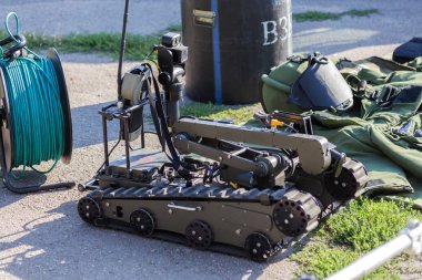 Odessa, Ukrayna - 08.08.2018: Ekipman ve ekipman için nesneleri başarıyor özel polis. Robot manipülatörler, mayın temizliği için tanı cihazları. Mayın temizleme Robot