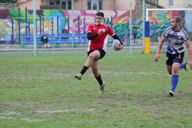 Odessa, Ukrayna - 29 Eylül 2018: Final Oyunları Şampiyonası Ukrayna'nın en güçlü takımları Rugby-7. Rugby topu alan üzerinde. Rugby topu için ağır mücadele sahip. Takım sporcular oyuncular sahada