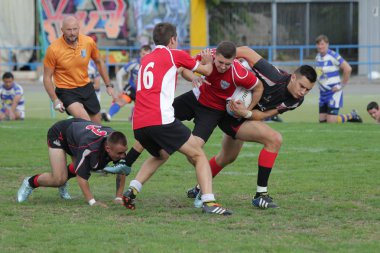 Odessa, Ukrayna - 29 Eylül 2018: Final Oyunları Şampiyonası Ukrayna'nın en güçlü takımları Rugby-7. Rugby topu alan üzerinde. Rugby topu için ağır mücadele sahip. Takım sporcular oyuncular sahada