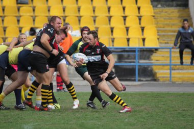 Odessa, Ukrayna - 29 Eylül 2018: Final Oyunları Şampiyonası Ukrayna'nın en güçlü takımları Rugby-7. Rugby topu alan üzerinde. Rugby topu için ağır mücadele sahip. Takım sporcular oyuncular sahada