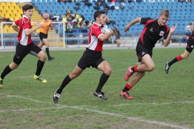 Odessa, Ukrayna - 29 Eylül 2018: Final Oyunları Şampiyonası Ukrayna'nın en güçlü takımları Rugby-7. Rugby topu alan üzerinde. Rugby topu için ağır mücadele sahip. Takım sporcular oyuncular sahada