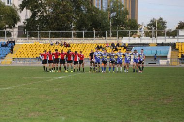 Odessa, Ukrayna - 29 Eylül 2018: Final Oyunları Şampiyonası Ukrayna'nın en güçlü takımları Rugby-7. Rugby topu alan üzerinde. Rugby topu için ağır mücadele sahip. Takım sporcular oyuncular sahada