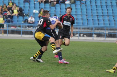 Odessa, Ukrayna - 29 Eylül 2018: Final Oyunları Şampiyonası Ukrayna'nın en güçlü takımları Rugby-7. Rugby topu alan üzerinde. Rugby topu için ağır mücadele sahip. Takım sporcular oyuncular sahada