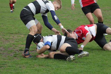 Odessa, Ukrayna - 29 Eylül 2018: Final Oyunları Şampiyonası Ukrayna'nın en güçlü takımları Rugby-7. Rugby topu alan üzerinde. Rugby topu için ağır mücadele sahip. Takım sporcular oyuncular sahada