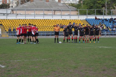 Odessa, Ukrayna - 29 Eylül 2018: Final Oyunları Şampiyonası Ukrayna'nın en güçlü takımları Rugby-7. Rugby topu alan üzerinde. Rugby topu için ağır mücadele sahip. Takım sporcular oyuncular sahada
