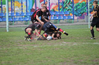 Odessa, Ukrayna - 29 Eylül 2018: Final Oyunları Şampiyonası Ukrayna'nın en güçlü takımları Rugby-7. Rugby topu alan üzerinde. Rugby topu için ağır mücadele sahip. Takım sporcular oyuncular sahada