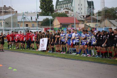 Odessa, Ukrayna - 29 Eylül 2018: Final Oyunları Şampiyonası Ukrayna'nın en güçlü takımları Rugby-7. Rugby topu alan üzerinde. Rugby topu için ağır mücadele sahip. Takım sporcular oyuncular sahada