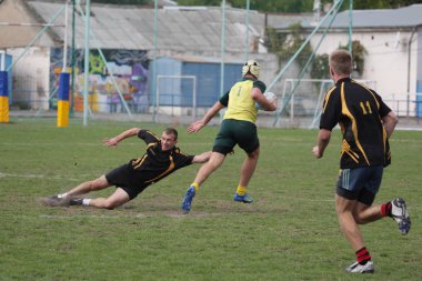 Odessa, Ukrayna - 29 Eylül 2018: Final Oyunları Şampiyonası Ukrayna'nın en güçlü takımları Rugby-7. Rugby topu alan üzerinde. Rugby topu için ağır mücadele sahip. Takım sporcular oyuncular sahada