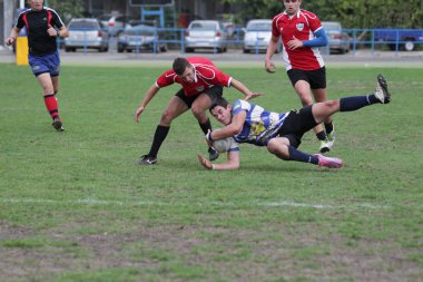 Odessa, Ukrayna - 29 Eylül 2018: Final Oyunları Şampiyonası Ukrayna'nın en güçlü takımları Rugby-7. Rugby topu alan üzerinde. Rugby topu için ağır mücadele sahip. Takım sporcular oyuncular sahada