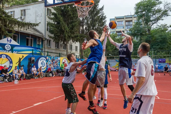 Одесса Украина Июля 2018 Года Подростки Играют Баскетбол Время Чемпионата — стоковое фото