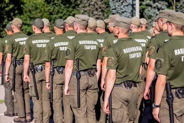オデッサ ウクライナ 2018 特殊な武器の完全な戦闘形式にランクでウクライナの警察の特殊部隊 迅速な反応の警察 反テロ部隊の Urkaain 特殊部隊 — ストック写真