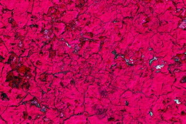 Eski boyalı mavi soyulmuş iç duvar arka plan yıpranmış. Kuşbaşı eski püskü duvarı yıkık sıva katmanı doku ile kırık. Soyut Mavi beyaz yatay boş duvar kağıdı. Soyut Web Banner