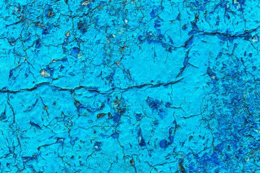 Eski boyalı mavi soyulmuş iç duvar arka plan yıpranmış. Kuşbaşı eski püskü duvarı yıkık sıva katmanı doku ile kırık. Soyut Mavi beyaz yatay boş duvar kağıdı. Soyut Web Banner