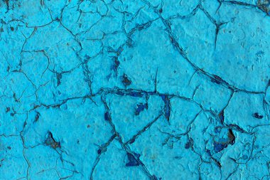 Eski boyalı mavi soyulmuş iç duvar arka plan yıpranmış. Kuşbaşı eski püskü duvarı yıkık sıva katmanı doku ile kırık. Soyut Mavi beyaz yatay boş duvar kağıdı. Soyut Web Banner