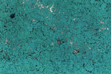 Eski boyalı mavi soyulmuş iç duvar arka plan yıpranmış. Kuşbaşı eski püskü duvarı yıkık sıva katmanı doku ile kırık. Soyut Mavi beyaz yatay boş duvar kağıdı. Soyut Web Banner