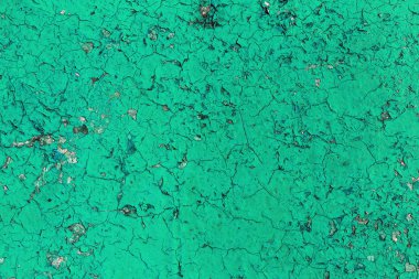 Eski boyalı mavi soyulmuş iç duvar arka plan yıpranmış. Kuşbaşı eski püskü duvarı yıkık sıva katmanı doku ile kırık. Soyut Mavi beyaz yatay boş duvar kağıdı. Soyut Web Banner