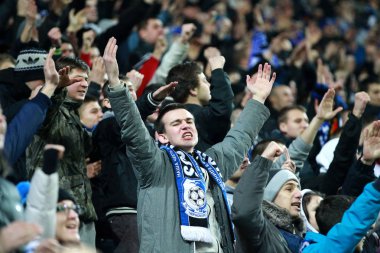 Odessa, Ukrayna - 20 Şubat: Fanlar ve Fc Chernomorets Odessa destekçileri Olympique Lionnais karşı maç sırasında destek takım, 20 Şubat 2014 yılında Odessa