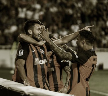 Odessa, Ukrayna - 15 Haziran 2017: Fc Dinamo (Kiev) gol gol ile Fc Shakhtar (Donetsk) sevinir. Futbolcular futbol oyunu zaferle sevinçle ve duygusal kutlamak
