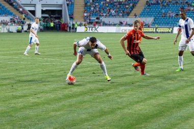 Odessa, Ukrayna - 14 Ağustos 2015: Fc Shakhtar Donetsk ve Fc Dnipro Dnipropetrovsk Ukrayna Kupası maçında top için kavga ediyorlar. Ayrıntı oyunun.