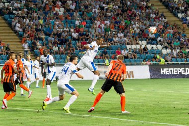 Odessa, Ukrayna - 14 Ağustos 2015: Fc Shakhtar Donetsk ve Fc Dnipro Dnipropetrovsk Ukrayna Kupası maçında top için kavga ediyorlar. Ayrıntı oyunun.