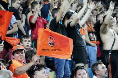 Odessa, Ukrayna - 10 Temmuz 2013: duygusal ultras futbolseverleri sırasında oyun Shakhtar Donetsk ve Chernomorets, 10 Temmuz 2013, Odessa, Ukrayna