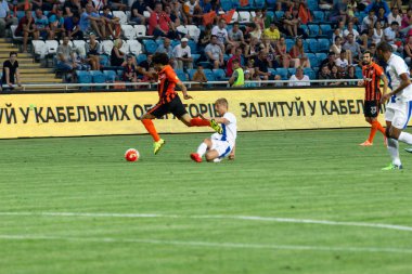 Odessa, Ukrayna - 14 Ağustos 2015: Fc Shakhtar Donetsk ve Fc Dnipro Dnipropetrovsk Ukrayna Kupası maçında top için kavga ediyorlar. Ayrıntı oyunun.