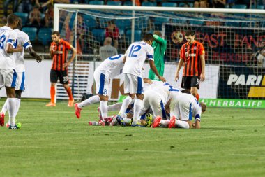 Odessa, Ukrayna - 14 Ağustos 2015: Fc Shakhtar Donetsk ve Fc Dnipro Dnipropetrovsk Ukrayna Kupası maçında top için kavga ediyorlar. Ayrıntı oyunun.