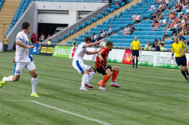 Odessa, Ukrayna - 14 Ağustos 2015: Fc Shakhtar Donetsk ve Fc Dnipro Dnipropetrovsk Ukrayna Kupası maçında top için kavga ediyorlar. Ayrıntı oyunun.