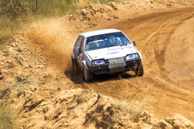 Odessa, Ukrayna - 29 Haziran: Ukrayna Kupası Şampiyonası motocross yarış pisti Zhivagova dağ, Odessa. Yetişkin biniciler ve çocuklar, 29 Haziran 2013 Odessa, Ukrayna