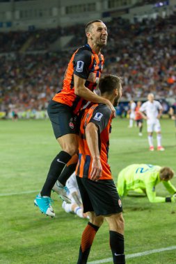 Odessa, Ukrayna - 15 Haziran 2017: Fc Dinamo (Kiev) gol gol ile Fc Shakhtar (Donetsk) sevinir. Futbolcular futbol oyunu zaferle sevinçle ve duygusal kutlamak