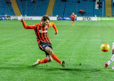 Odessa, Ukrayna - 3 Aralık 2015: Fc Karpaty ve Shakhtar Donetsk Ukrayna Kupası topu için Şampiyonlar Ligi mücadelede bir maçta. Ayrıntı oyunun.