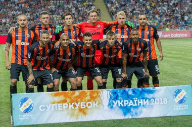 Odessa, Ukrayna - 21 Temmuz 2018: Fc Shakhter'ın futbol takımı açılış töreninde Ukrayna Super Kupası Finalleri. Futbol sahası geçit açma sırasında futbol takımı