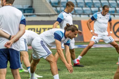 Odessa, Ukrayna - 3 Ağustos 2018: Futbolcular, Fc Djurgardens Eğer İsveç Melkemichel özcan sırasında oyun Uefa Avrupa Ligi 2018 Fc Mariupol (Ukrayna) ile futbol sahada. Futbol oyuncular Tren