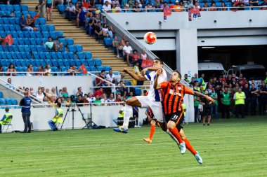 Odessa, Ukrayna - 14 Ağustos 2015: Fc Shakhtar Donetsk ve Fc Dnipro Dnipropetrovsk Ukrayna Kupası maçında top için kavga ediyorlar. Ayrıntı oyunun.