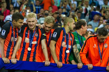 Odessa, Ukrayna - 15 Haziran 2017: Super Bowl Foxtrot. Shakhtar (Donetsk) - Dinamo (Kiev). Şampiyonlar Shakhtar, zafer sevinirler ve ödüllendirici kazandı - ödül Kupası