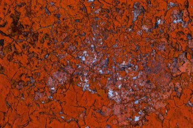 Eski boyalı mavi soyulmuş iç duvar arka plan yıpranmış. Kuşbaşı eski püskü duvarı yıkık sıva katmanı doku ile kırık. Soyut Mavi beyaz yatay boş duvar kağıdı. Soyut Web Banner