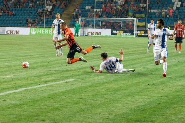 Odessa, Ukrayna - 14 Ağustos 2015: Fc Shakhtar Donetsk ve Fc Dnipro Dnipropetrovsk Ukrayna Kupası maçında top için kavga ediyorlar. Ayrıntı oyunun.