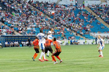 Odessa, Ukrayna - 14 Ağustos 2015: Fc Shakhtar Donetsk ve Fc Dnipro Dnipropetrovsk Ukrayna Kupası maçında top için kavga ediyorlar. Ayrıntı oyunun.